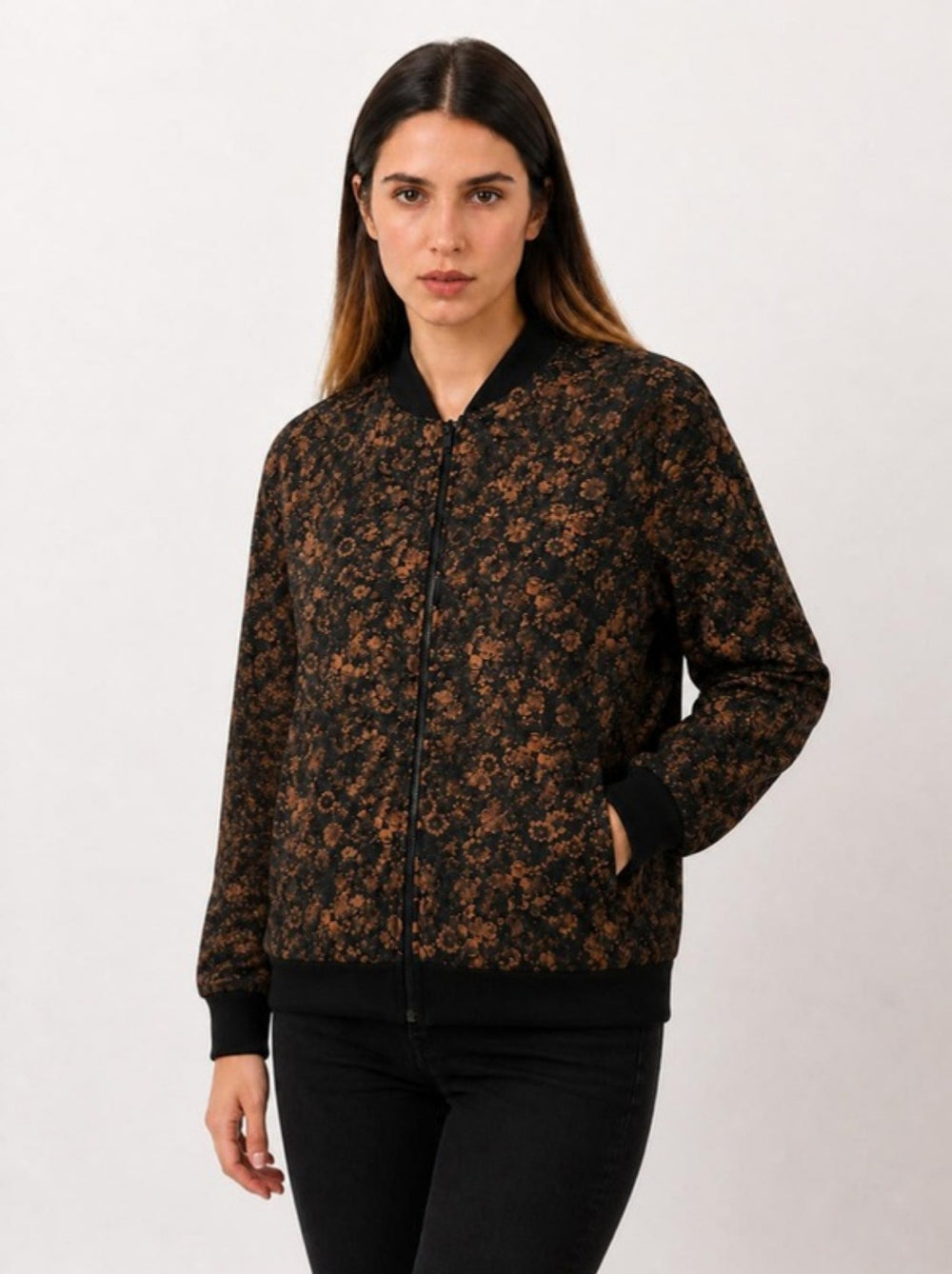 Chaqueta Bomber Floral Marrón, corte relajado