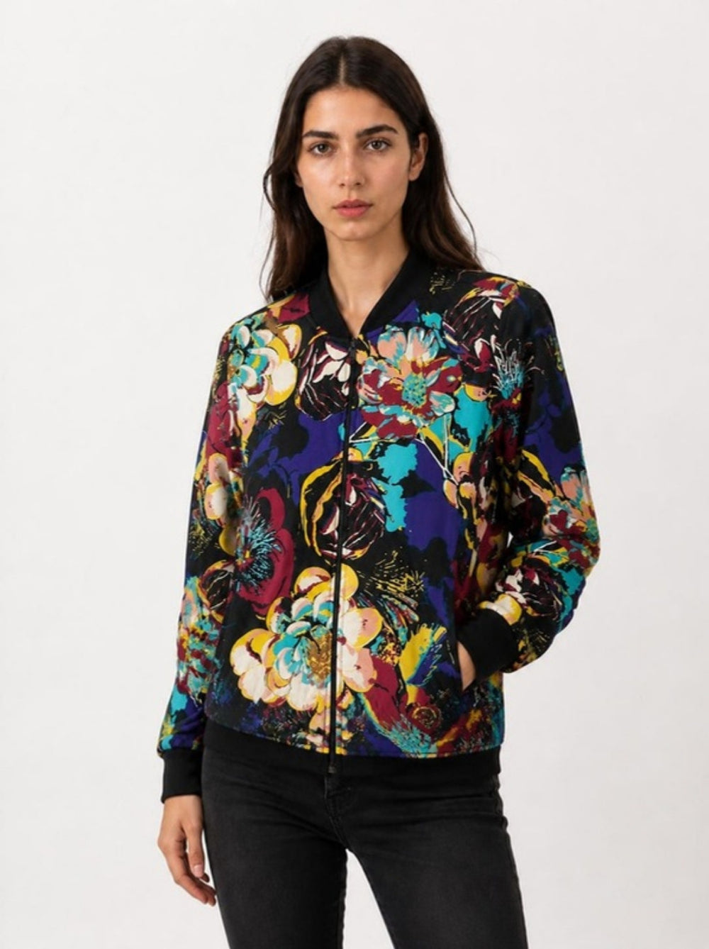 Bomber Floral Negro corte relajado