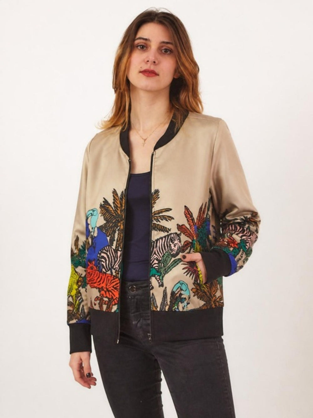 Bomber Jungla Beige corte relajado